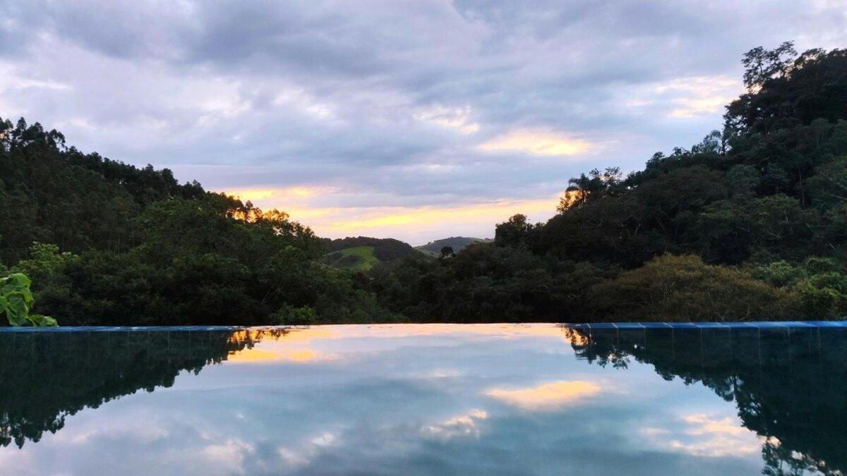 Chale Do Lago Super Luxo Кунья Экстерьер фото